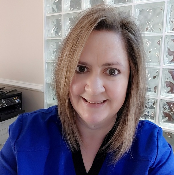 Meet your Posher, Lisa - Picture 1 of 1